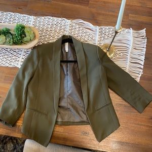 Cute fitted blazer for work or paired with jeans